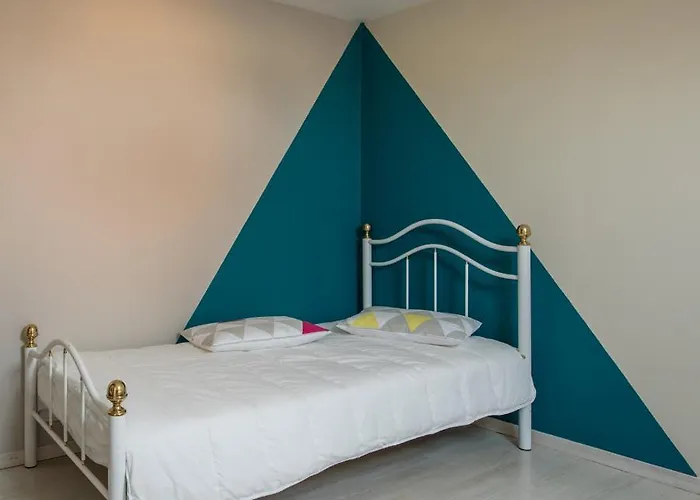 Holiday home Maison Loiseau - Maison Calme Au Centre De